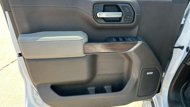 Photo of 2021 White GMC Sierra 1500