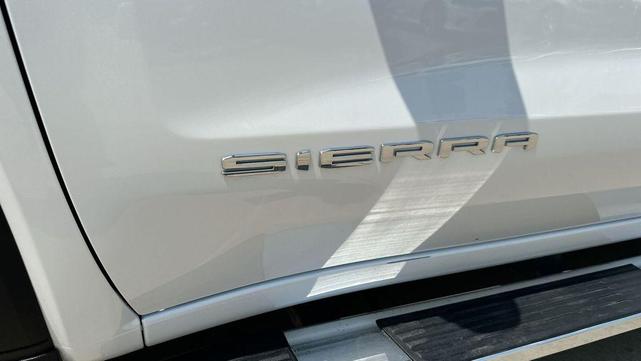 Photo of 2021 White GMC Sierra 1500