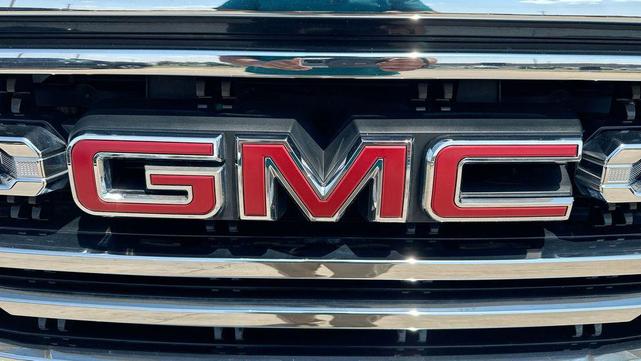 Photo of 2021 White GMC Sierra 1500