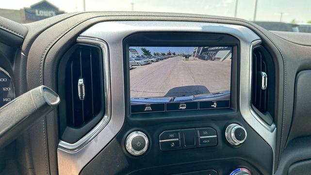 Photo of 2021 White GMC Sierra 1500