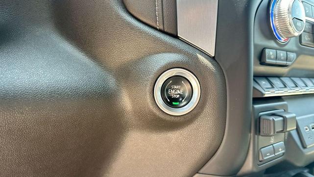 Photo of 2021 White GMC Sierra 1500