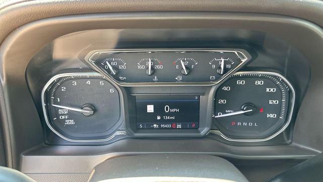 Photo of 2021 White GMC Sierra 1500