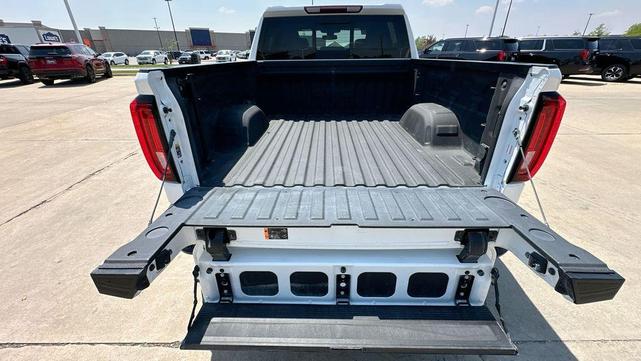 Photo of 2021 White GMC Sierra 1500