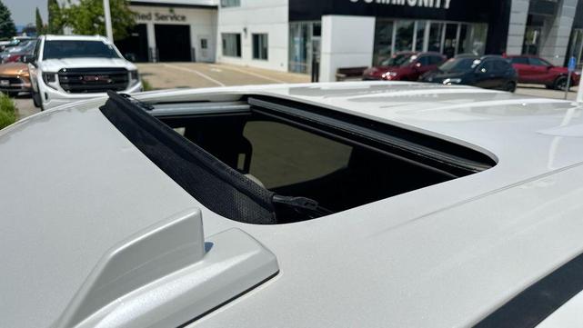 Photo of 2021 White GMC Sierra 1500