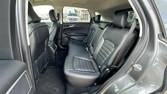 Photo of 2022 Gray Ford Edge