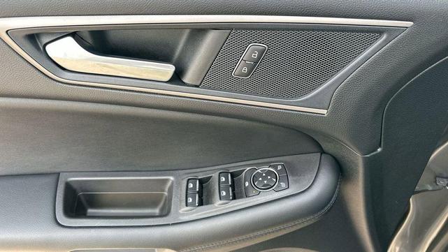 Photo of 2022 Gray Ford Edge