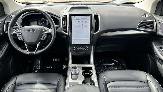 Photo of 2022 Gray Ford Edge