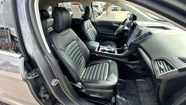 Photo of 2022 Gray Ford Edge