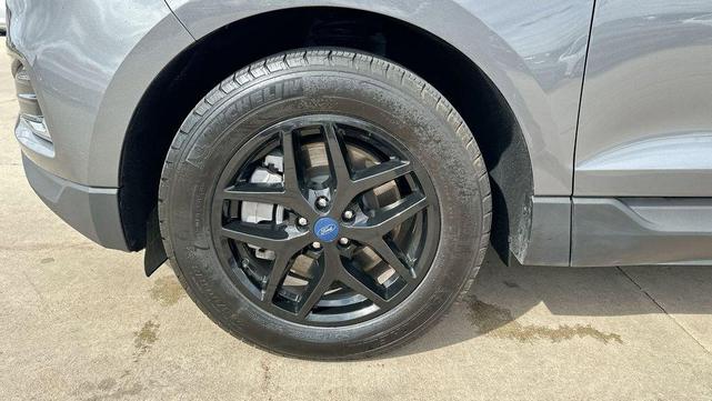 Photo of 2022 Gray Ford Edge