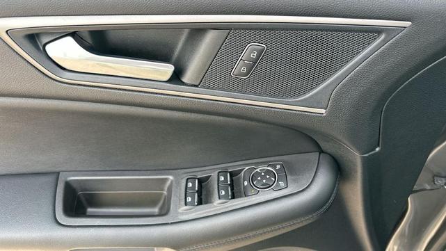Photo of 2022 Gray Ford Edge