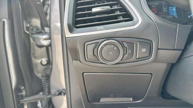 Photo of 2022 Gray Ford Edge