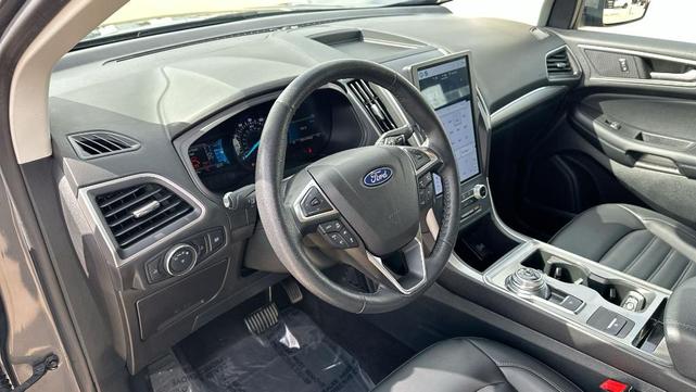 Photo of 2022 Gray Ford Edge