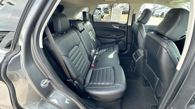 Photo of 2022 Gray Ford Edge