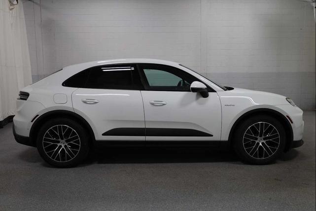 Photo of 2025 White Porsche Macan