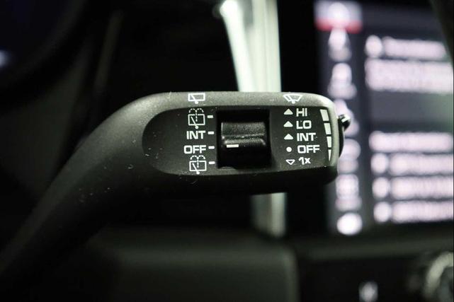Photo of 2025 Blue Porsche Macan