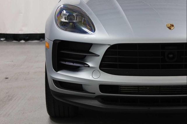 Photo of 2021 Dolomite Silver Metallic Porsche Macan