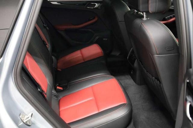 Photo of 2021 Dolomite Silver Metallic Porsche Macan
