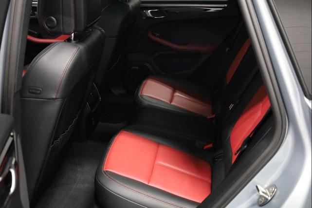 Photo of 2021 Dolomite Silver Metallic Porsche Macan