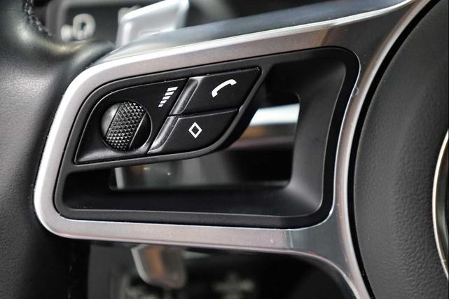 Photo of 2021 Dolomite Silver Metallic Porsche Macan