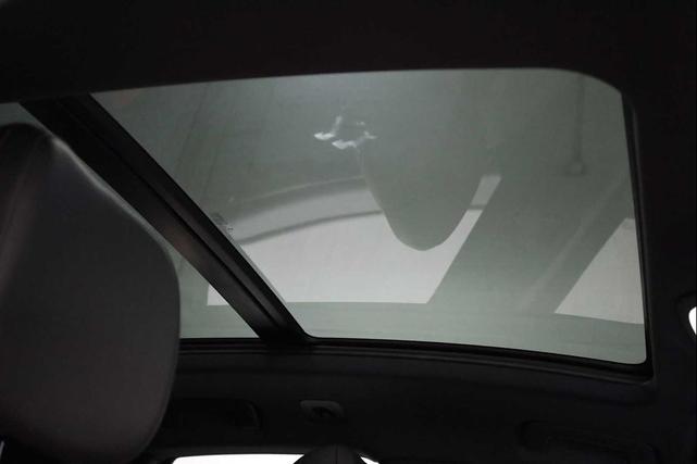 Photo of 2021 Dolomite Silver Metallic Porsche Macan