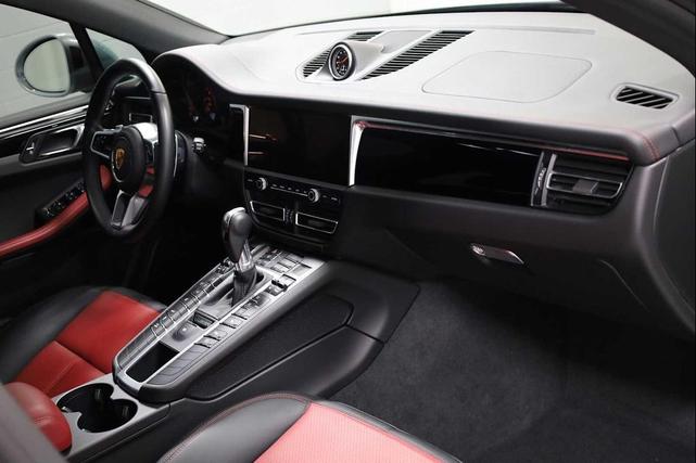 Photo of 2021 Dolomite Silver Metallic Porsche Macan