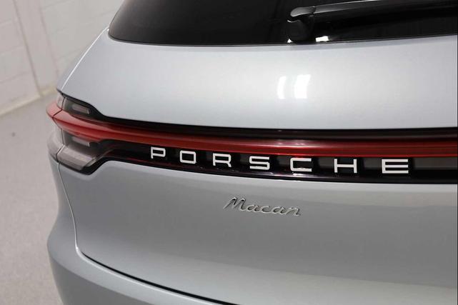 Photo of 2021 Dolomite Silver Metallic Porsche Macan