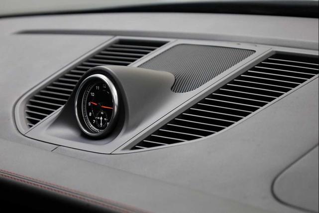 Photo of 2021 Dolomite Silver Metallic Porsche Macan