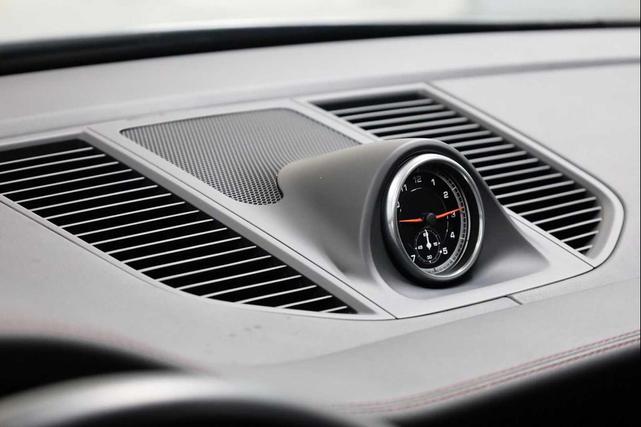 Photo of 2021 Dolomite Silver Metallic Porsche Macan