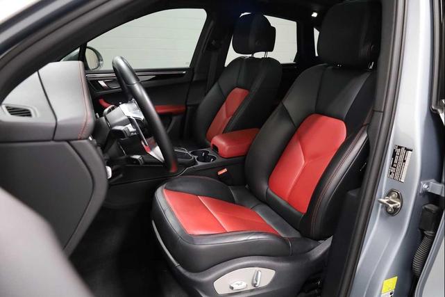 Photo of 2021 Dolomite Silver Metallic Porsche Macan