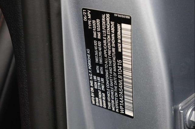 Photo of 2021 Dolomite Silver Metallic Porsche Macan