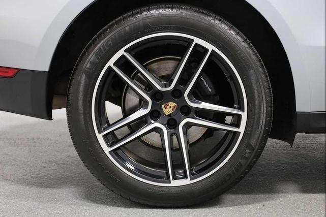 Photo of 2021 Dolomite Silver Metallic Porsche Macan