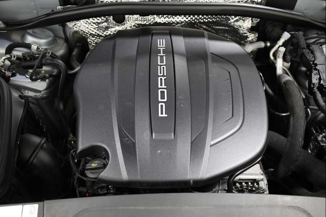 Photo of 2021 Dolomite Silver Metallic Porsche Macan