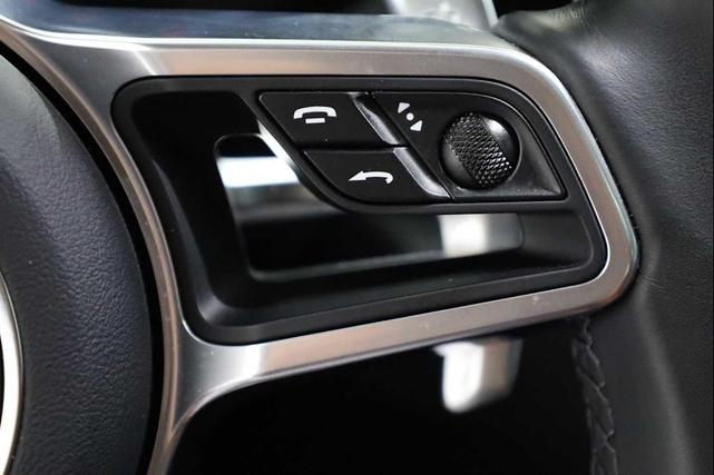 Photo of 2021 Dolomite Silver Metallic Porsche Macan