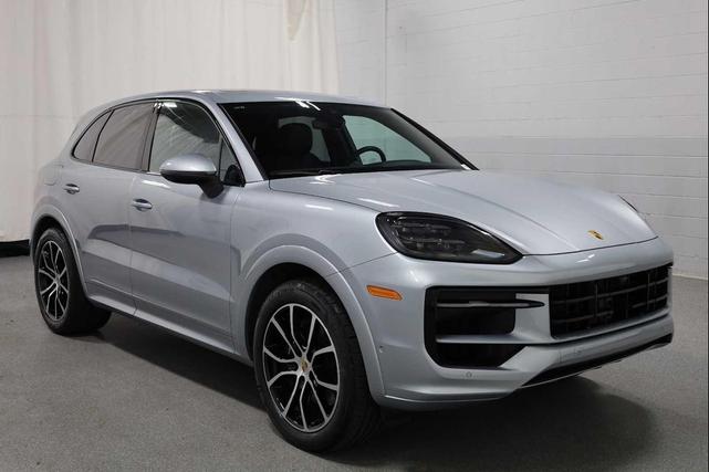 Photo of 2024 Dolomite Silver Metallic Porsche Cayenne