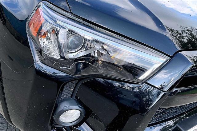 Photo of 2018 Midnight Black Metallic Toyota 4Runner