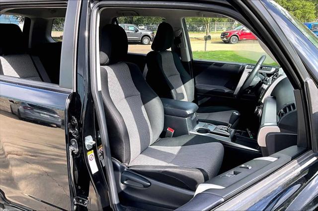 Photo of 2018 Midnight Black Metallic Toyota 4Runner