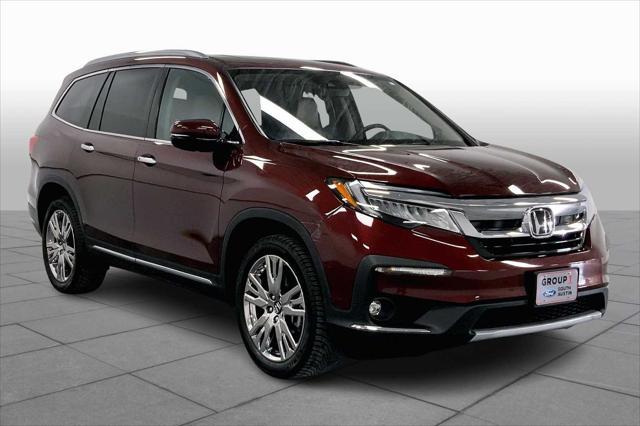 Photo of 2019 Deep Scarlet Pearl Honda Pilot
