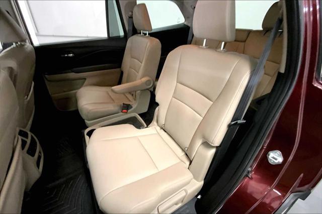 Photo of 2019 Deep Scarlet Pearl Honda Pilot