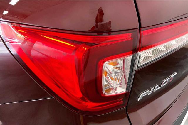 Photo of 2019 Deep Scarlet Pearl Honda Pilot