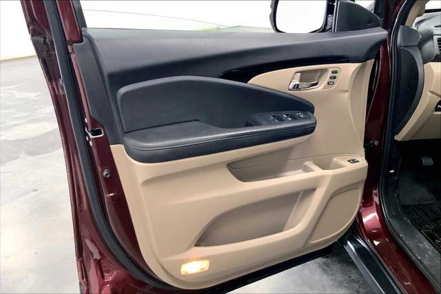 Photo of 2019 Deep Scarlet Pearl Honda Pilot