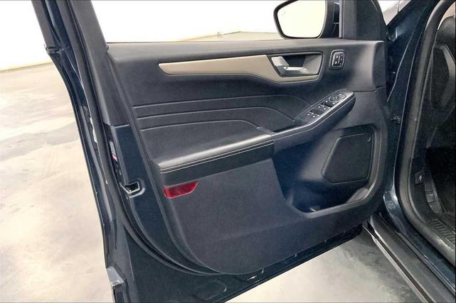 Photo of 2022 Stone Blue Metallic Ford Escape