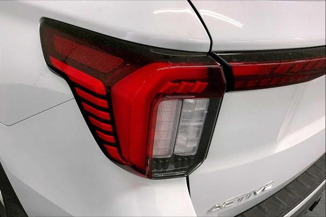 Photo of 2025 White Ford Explorer