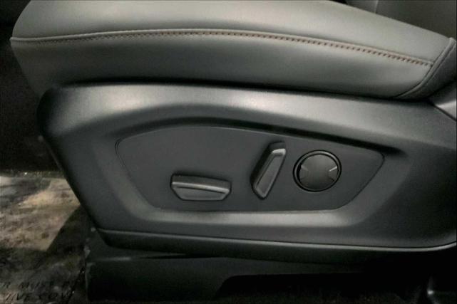 Photo of 2025 White Ford Explorer