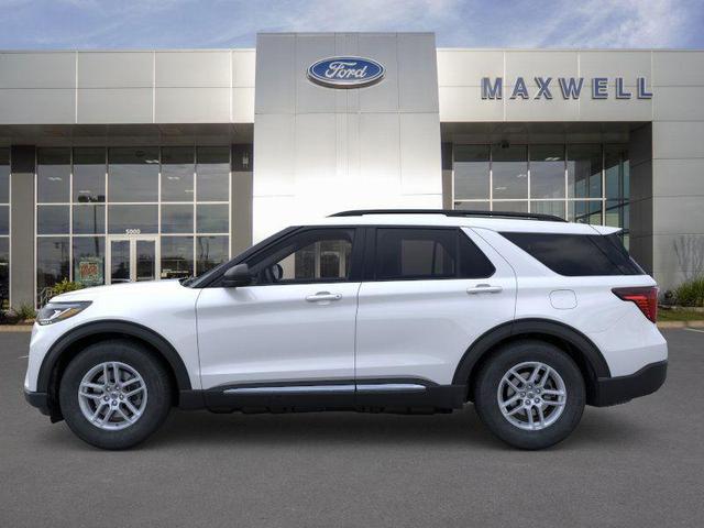 Photo of 2025 White Ford Explorer