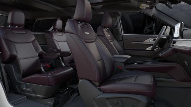 Photo of 2025 Star White Metallic Tri-Coat Ford Explorer