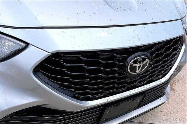 Photo of 2022 Celestial Silver Metallic Toyota Highlander