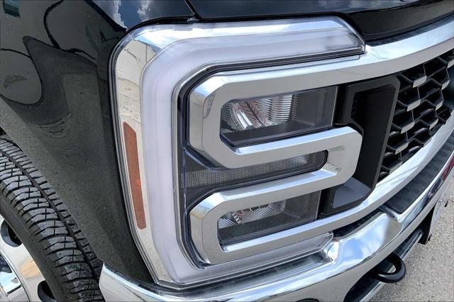Photo of 2025 Agate Black Metallic Ford F-350