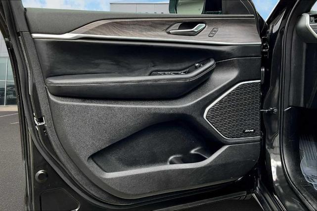 Photo of 2024 Rocky Mountain Pearlcoat Jeep Grand Cherokee 4xe