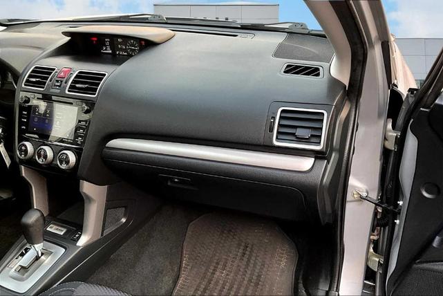 Photo of 2018 Ice Silver Metallic Subaru Forester