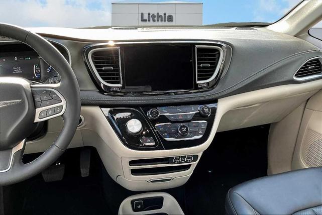 Photo of 2024 Silver Mist Clearcoat Chrysler Pacifica Hybrid